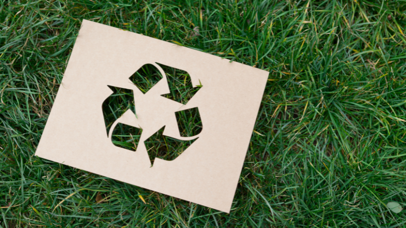 Elias Assum Sabbag Junior explora como o plástico reciclado pode ser transformado em produtos de alto valor por meio do design inovador.