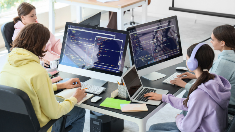 A programação por blocos no Fundamental I desenvolve lógica e criatividade desde cedo com passos simples e acessíveis — como orienta Sérgio Bento De Araújo.