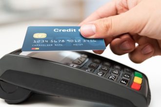 Teciomar Ábila alerta sobre o perigo do crédito fácil e ensina como usar o cartão com consciência para proteger sua saúde financeira.