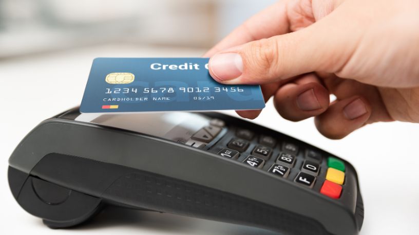 Teciomar Ábila alerta sobre o perigo do crédito fácil e ensina como usar o cartão com consciência para proteger sua saúde financeira.