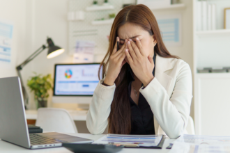 Gestão do estresse: estratégias práticas para transformar pressão em equilíbrio no dia a dia de Andrey de Oliveira Pontes.