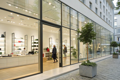 Ediney Jara de Oliveira explica como a personalização em massa conecta a vitrine física aos algoritmos que antecipam desejos do consumidor.