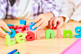 A importância dos diagnósticos contínuos na compreensão dos processos de aprendizagem ganha profundidade quando analisada sob a perspectiva de Gustavo Morceli.