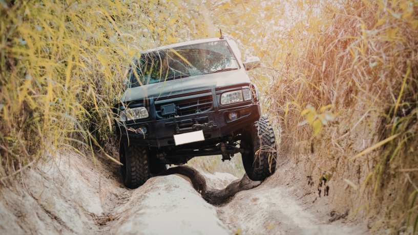 Felipe Schroeder dos Anjos explica o que é o off-road e apresenta as principais características dessa prática que combina aventura, técnica e veículos preparados para terrenos desafiadores.